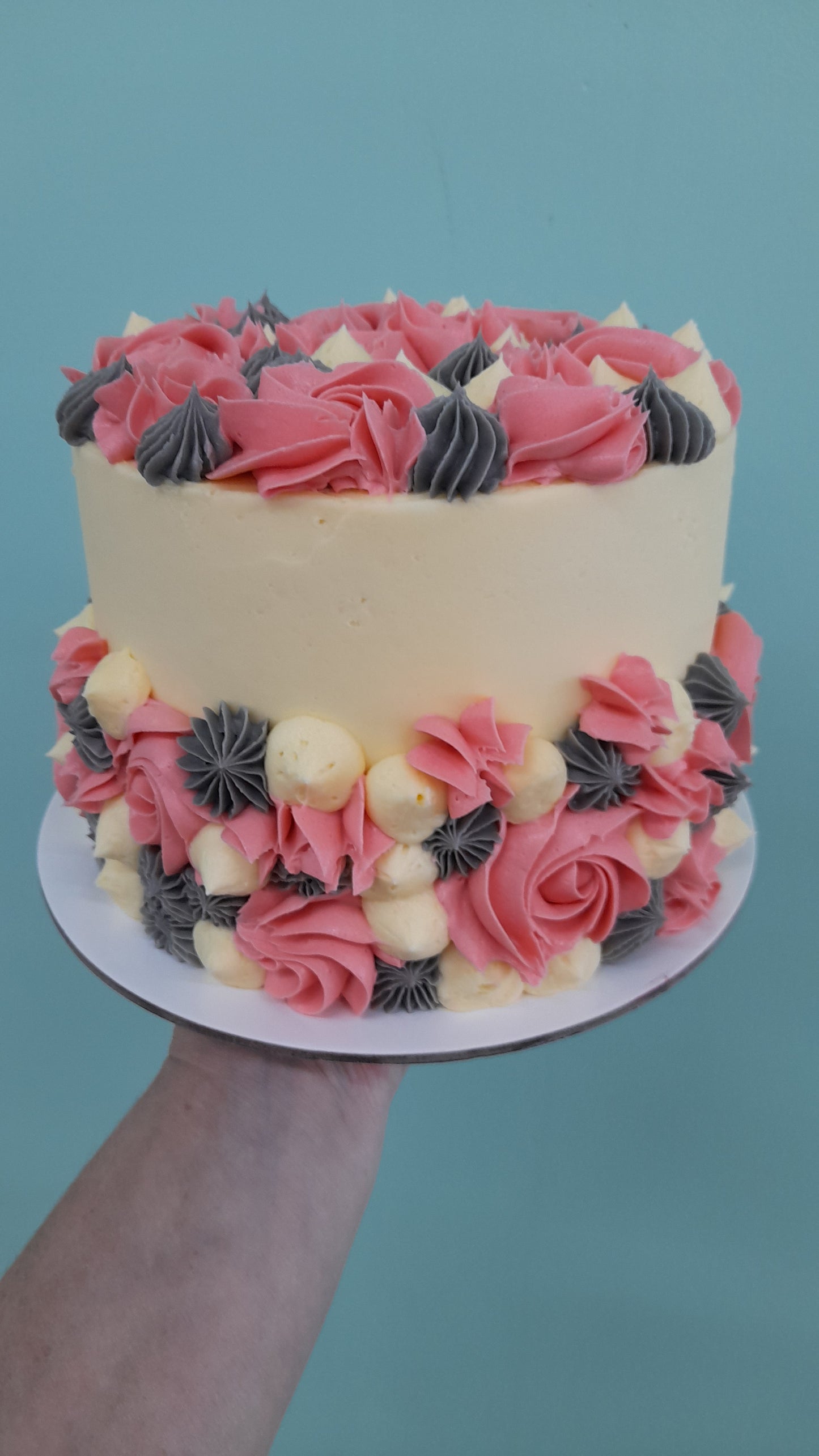 CELEBRATION CAKES Piped Perfection