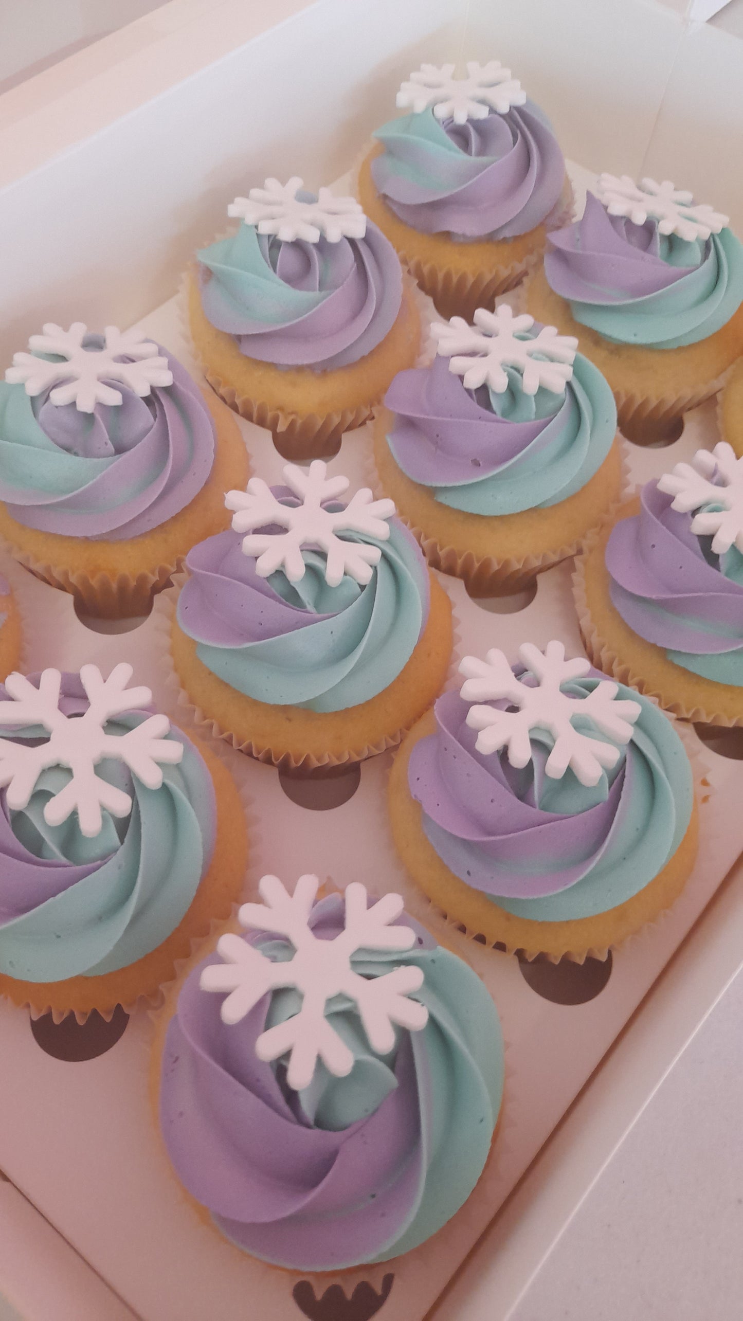 Themed Cupcakes Frozen/Snowflake